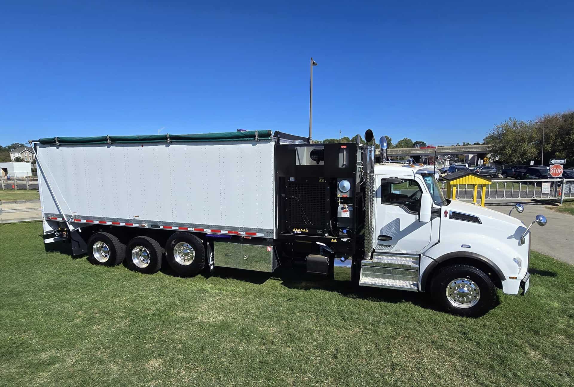 Express Blower TM heavy-duty blower truck